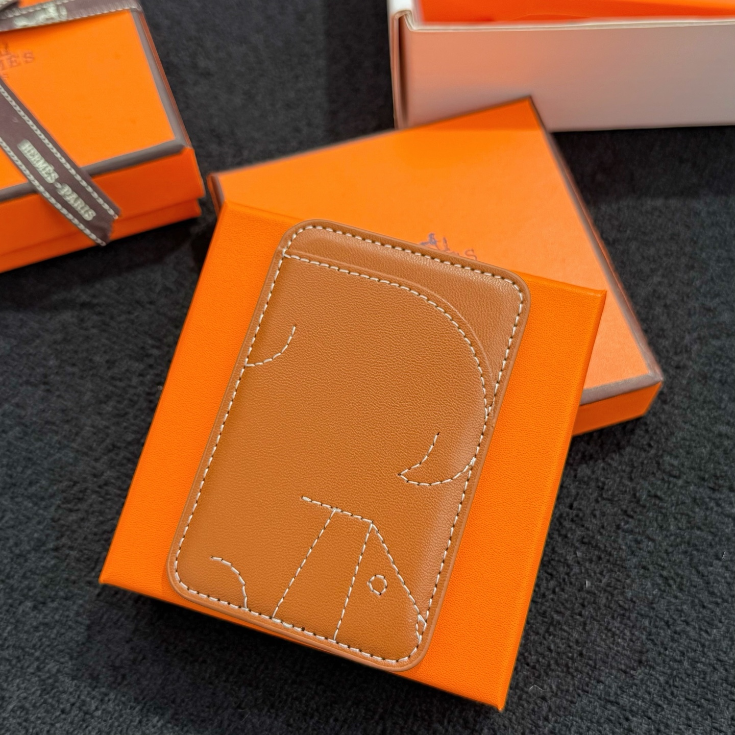 【限定新入荷】エルメス Cheval MagSafe 本革カードケース「12 シリーズ以降全 iPhone 対応」