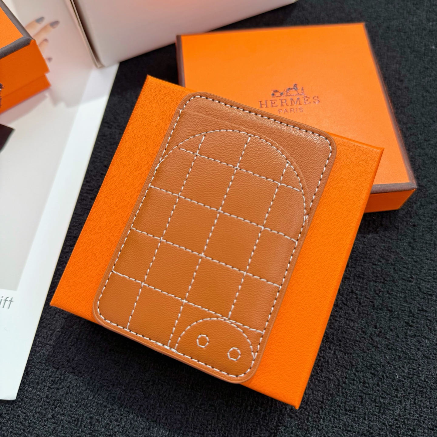 【限定新入荷】エルメス Cheval MagSafe 本革カードケース「12 シリーズ以降全 iPhone 対応」