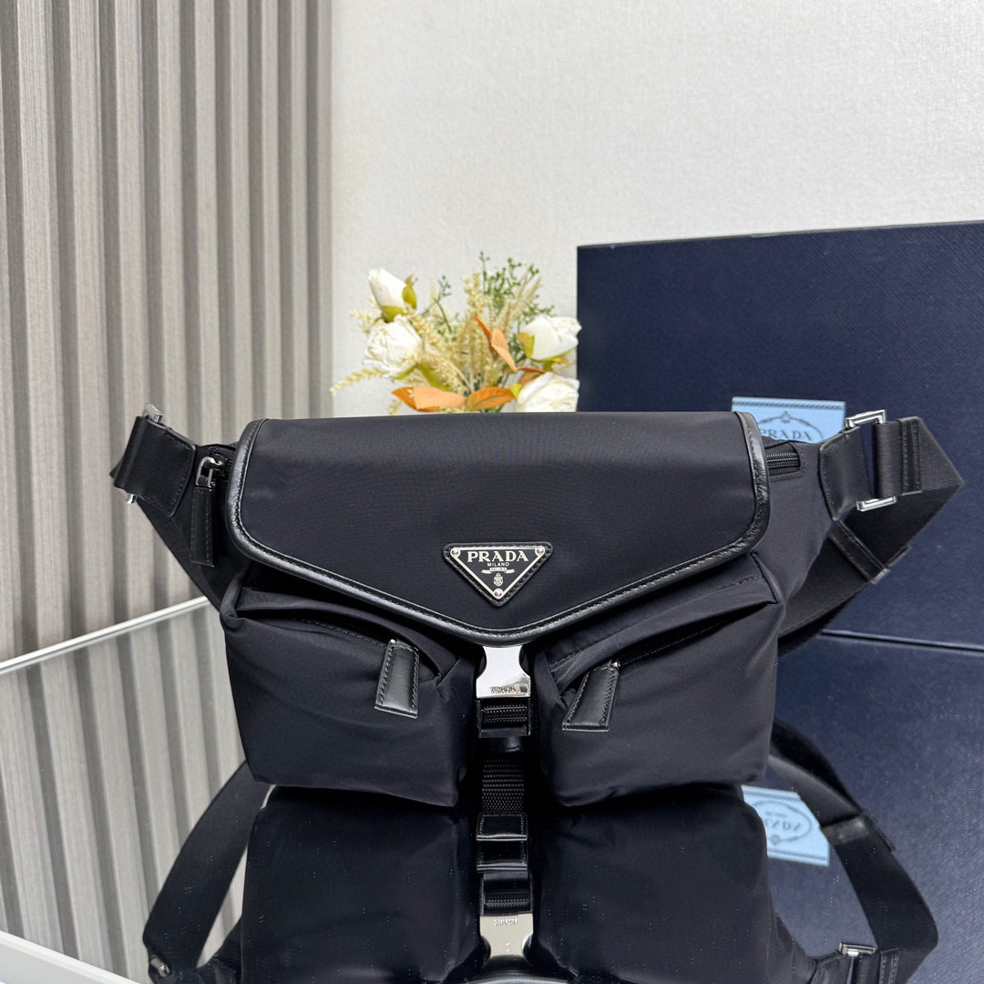 プラダ「Prada」ジオメトリック ショルダーバッグ ショルダーバッグ