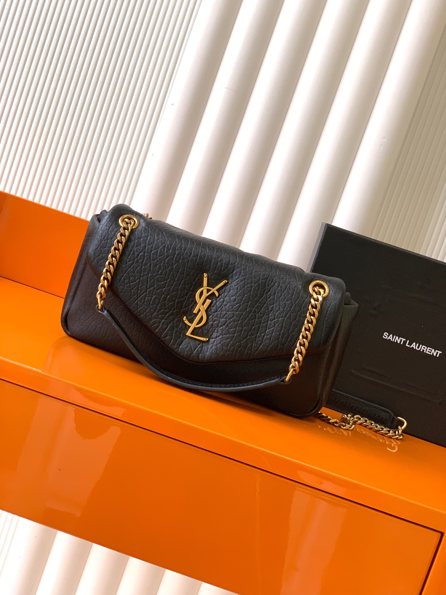 サンローラン「Saint Laurent」カリプソ ミディアム（グレインラムスキン）