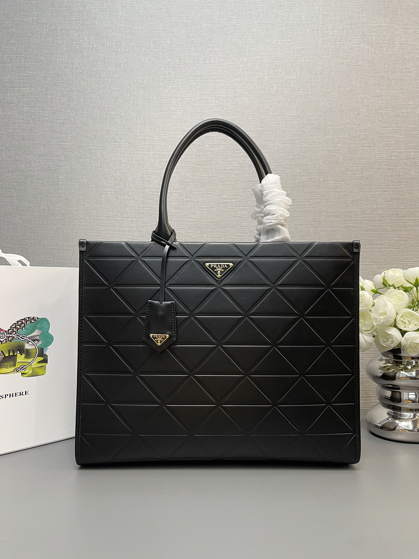 プラダ「Prada」トライアングルキルティング トートバッグ ラージトート