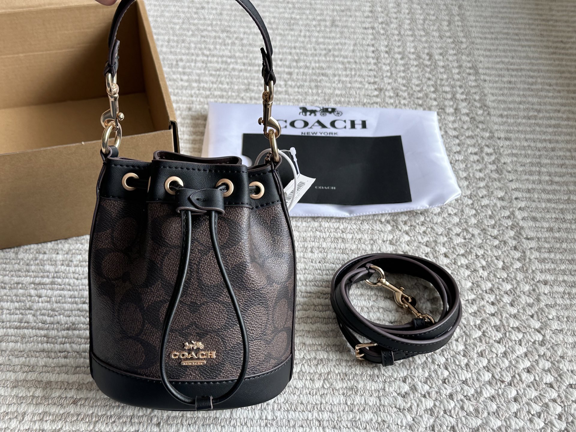 コーチ「Coach」Mini Dempsey バケットバッグ