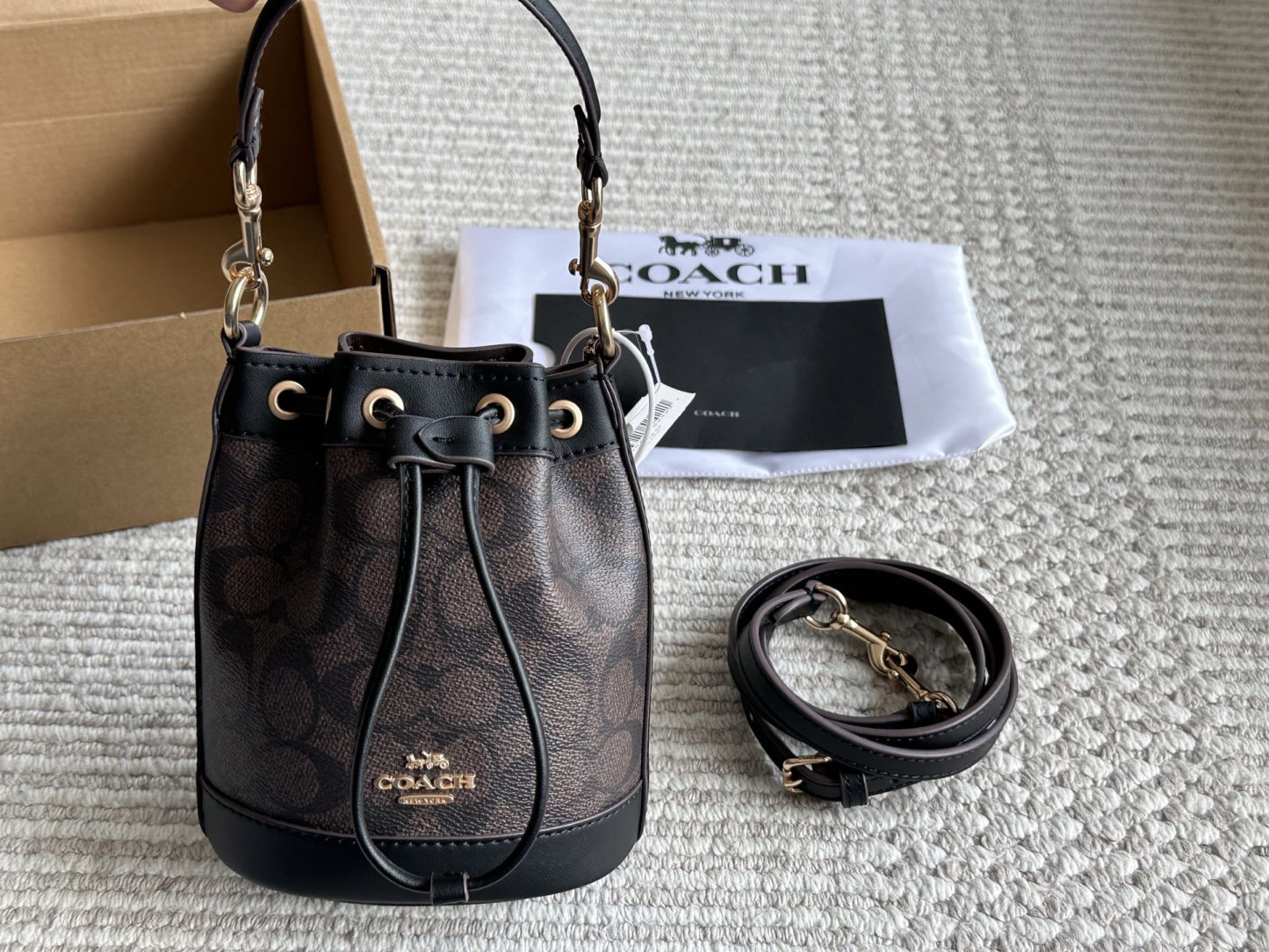 コーチ「Coach」Mini Dempsey バケットバッグ