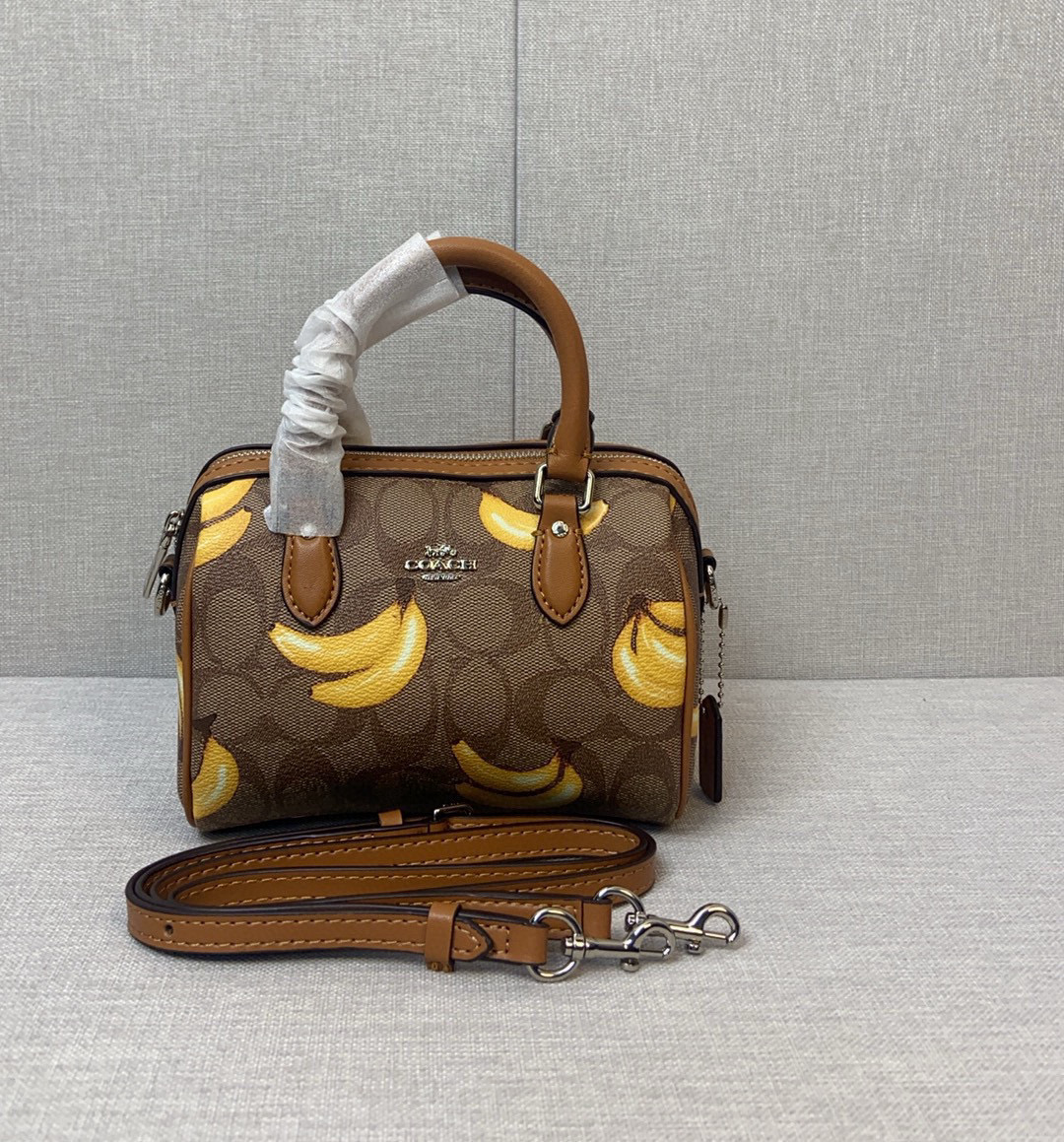 コーチ「Coach」Banana ボストン ピロー バッグ