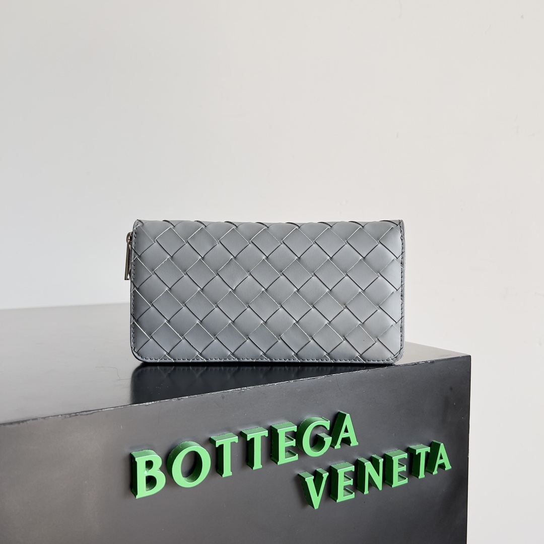 ボッテガ?ヴェネタ「Bottega Veneta」 カセット ロングウォレット