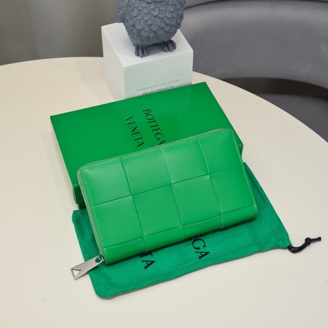 ボッテガ?ヴェネタ「Bottega Veneta」 カセット ロングウォレット