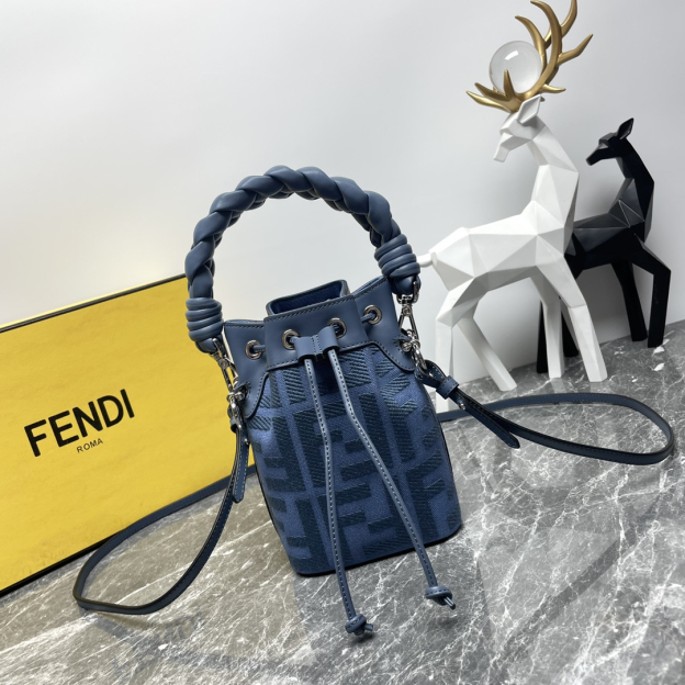 フェンディ「Fendi」 Mon Tresor mini FF刺繍布地バケットバッグ