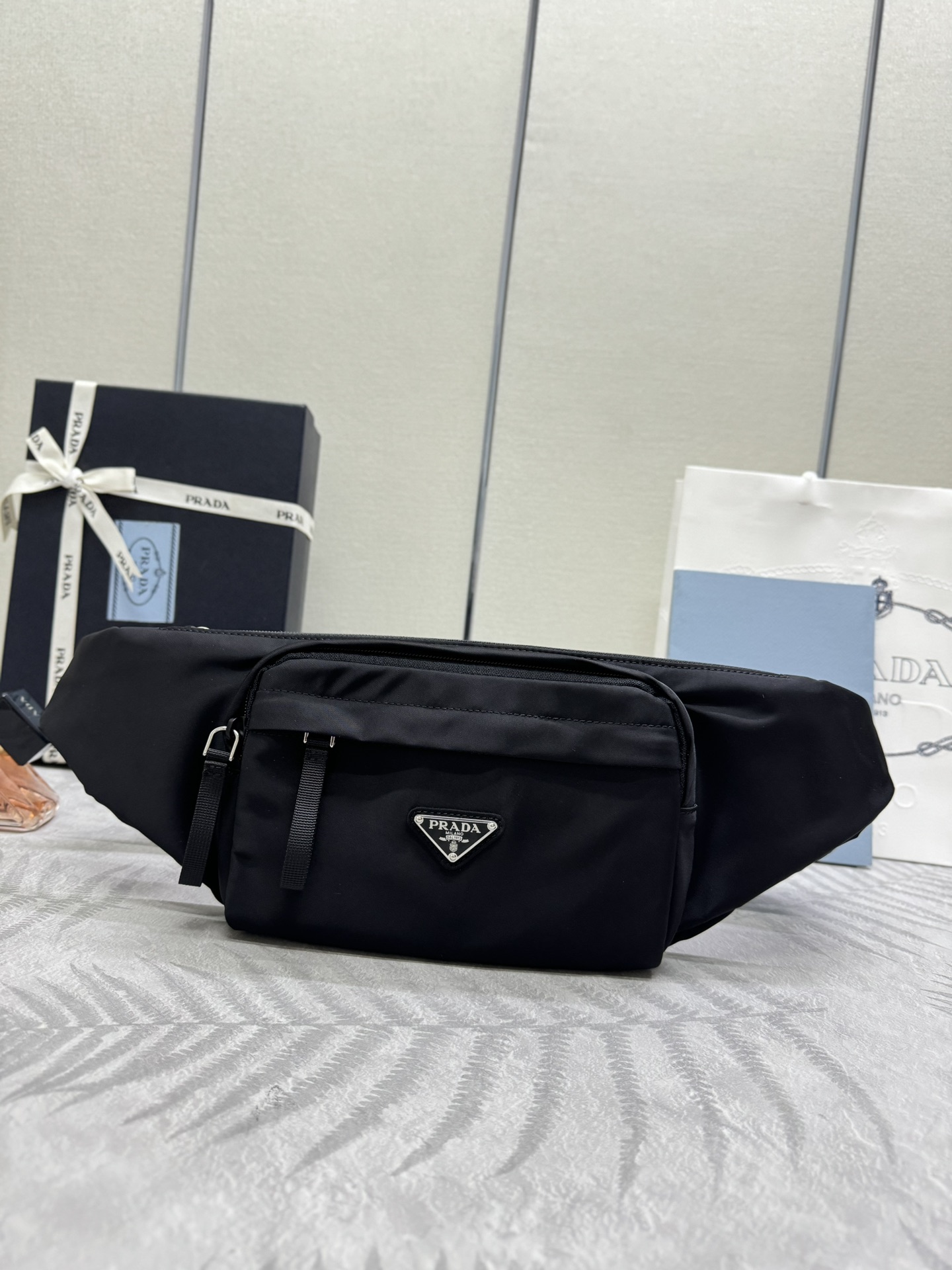 プラダ「Prada」テッスート ウェストバッグ