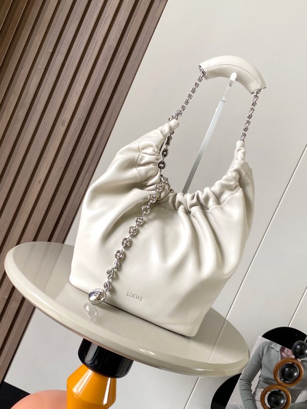 ロエベ「Loewe」小サイズ ナパレザー Squeeze ハンドバッグ