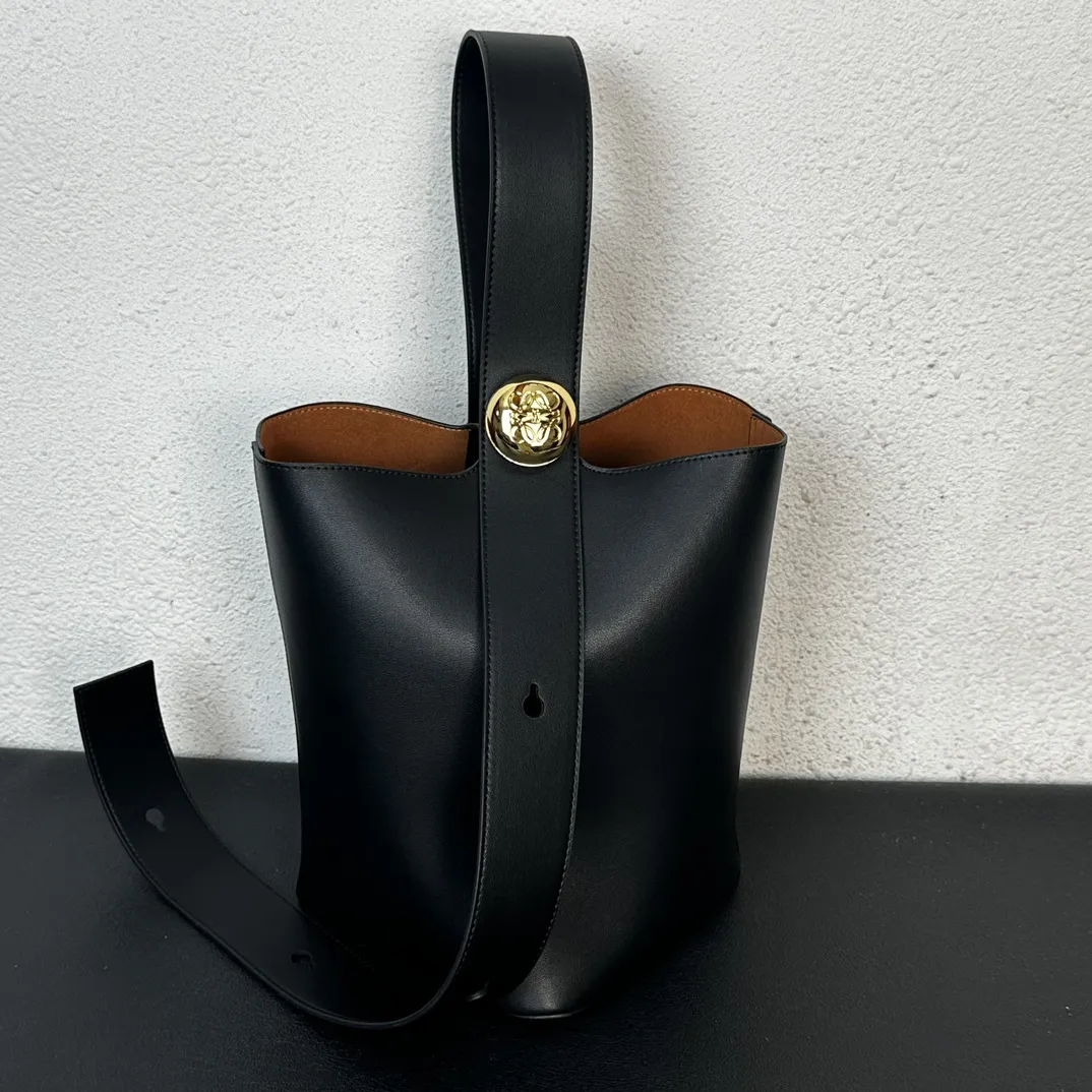 ロエベ「Loewe」FW レザー ハンドバッグ