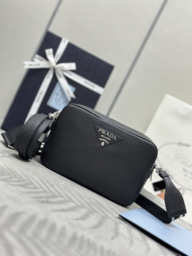 プラダ「Prada」ディアスキン デュアルストラップバッグ