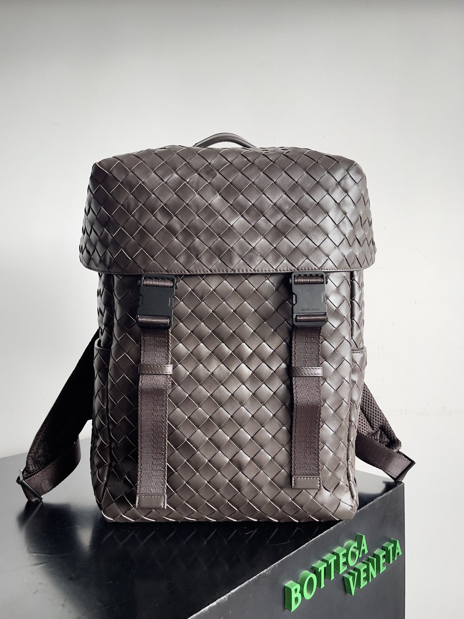 ボッテガ・ヴェネタ「Bottega Veneta」 イントレチャート メンズバックパック