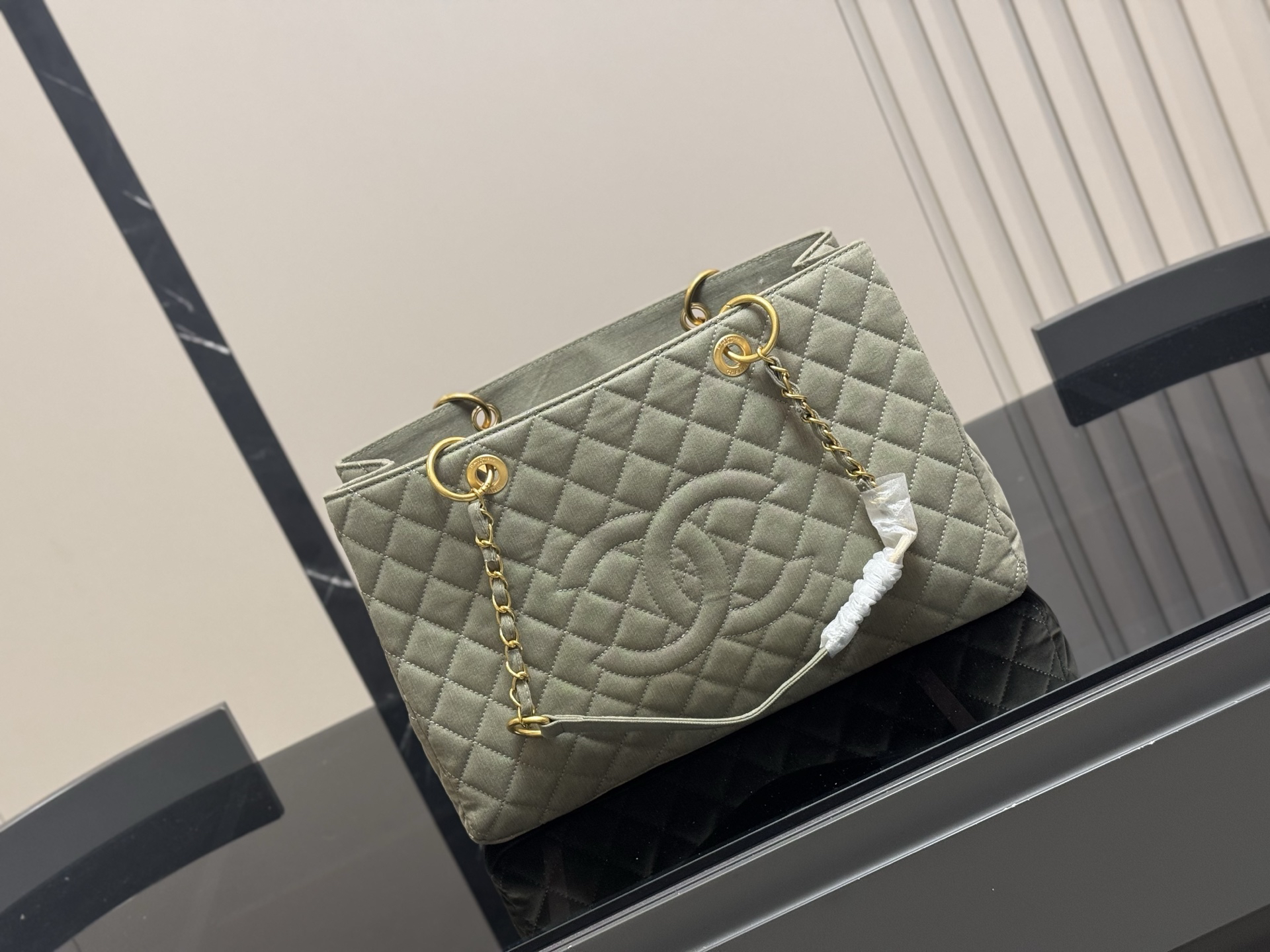 シャネル「Chanel」‌GST ラムスキン ショルダーバッグ