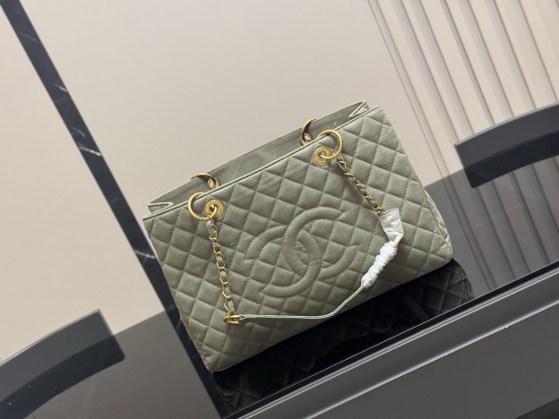 シャネル「Chanel」‌GST ラムスキン ショルダーバッグ