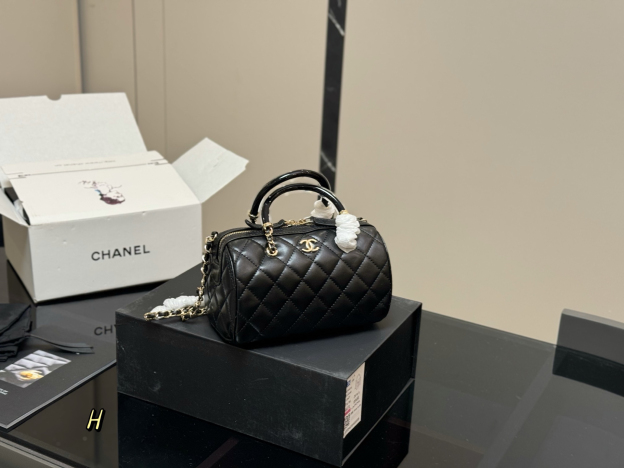 シャネル「Chanel」‌25P ボウリングバッグ
