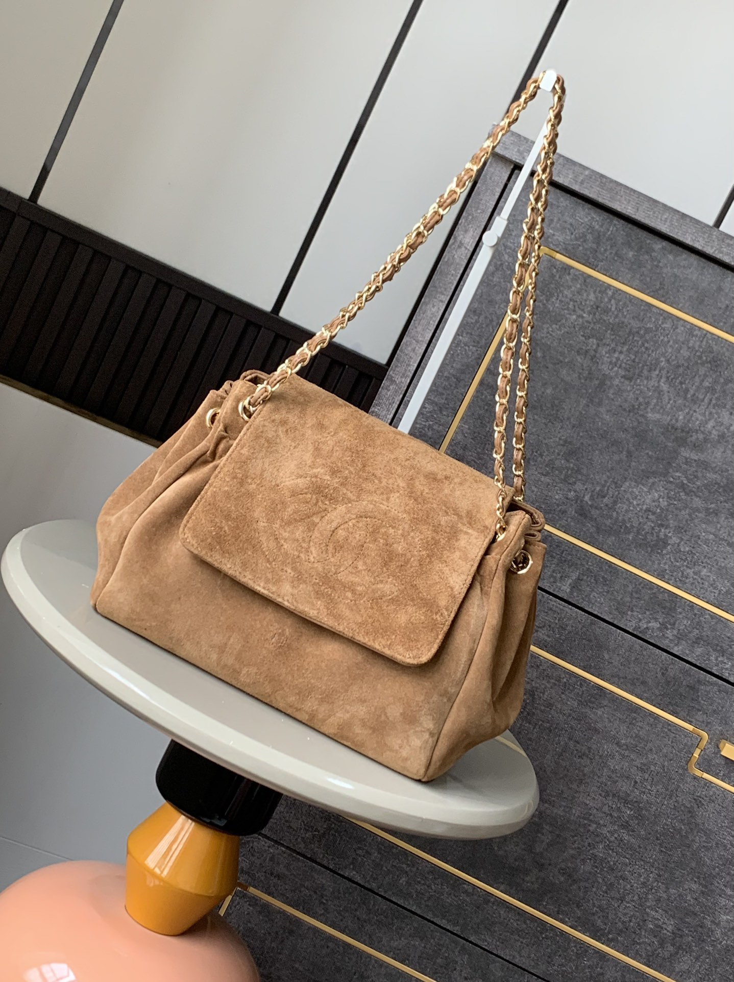 シャネル「Chanel」‌OHANEL19 スエードバッグ