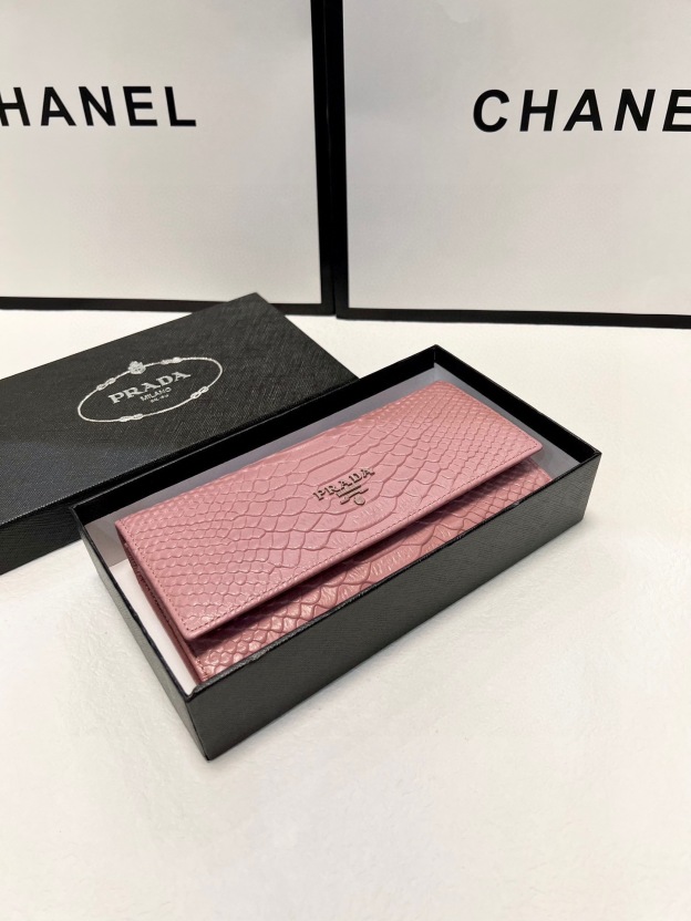 プラダ(Prada) レディース財布 2色