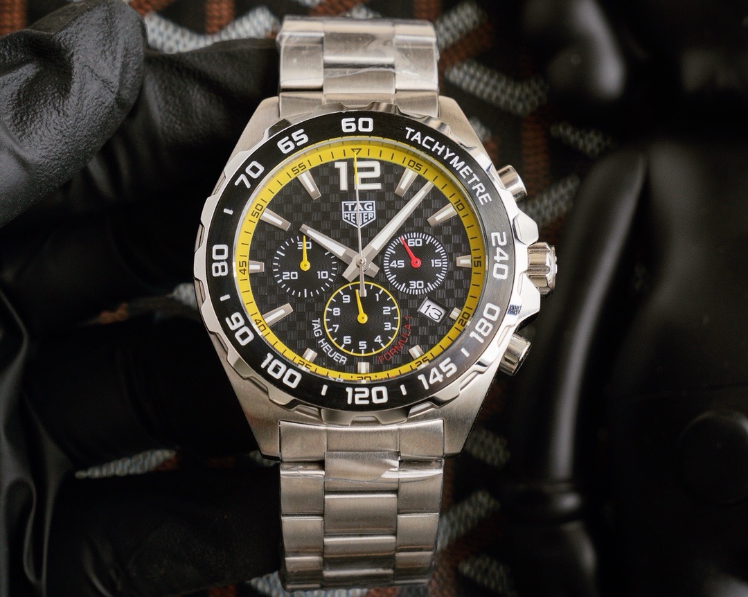 タグ・ホイヤー「TAG Heuer」クォーツクロノグラフ メンズウォッチ40MM