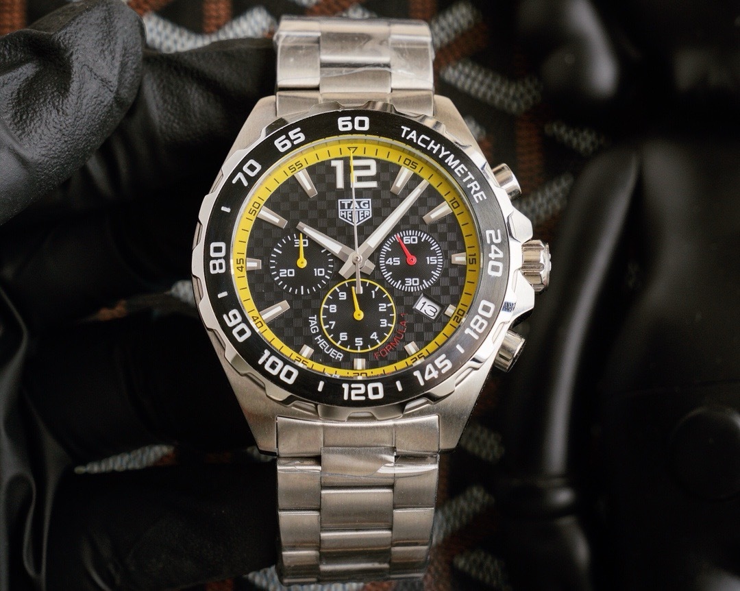 タグ・ホイヤー「TAG Heuer」クォーツクロノグラフ メンズウォッチ40MM