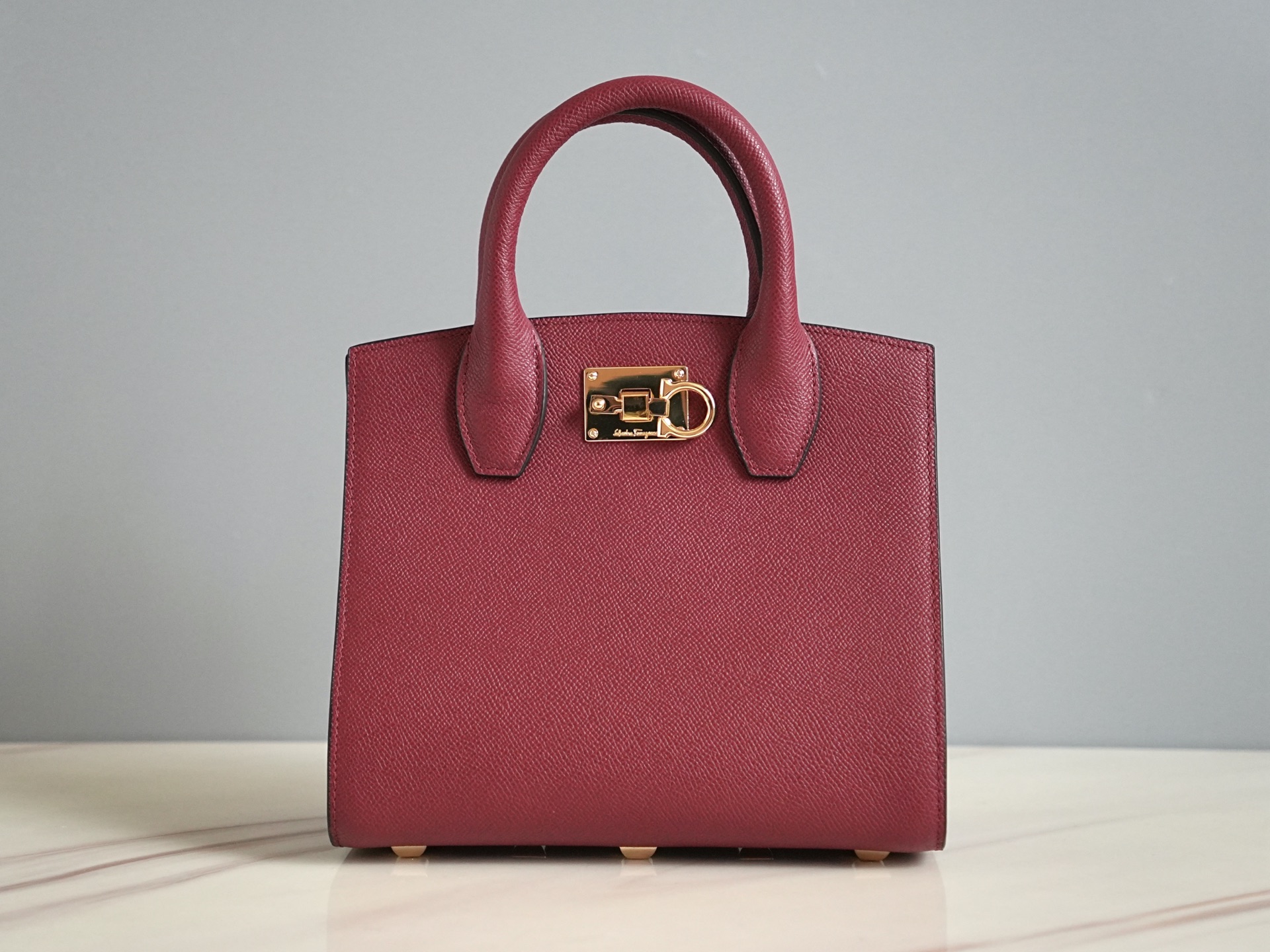 フェラガモ「Ferragamo」スタジオ ソフトトートバッグ