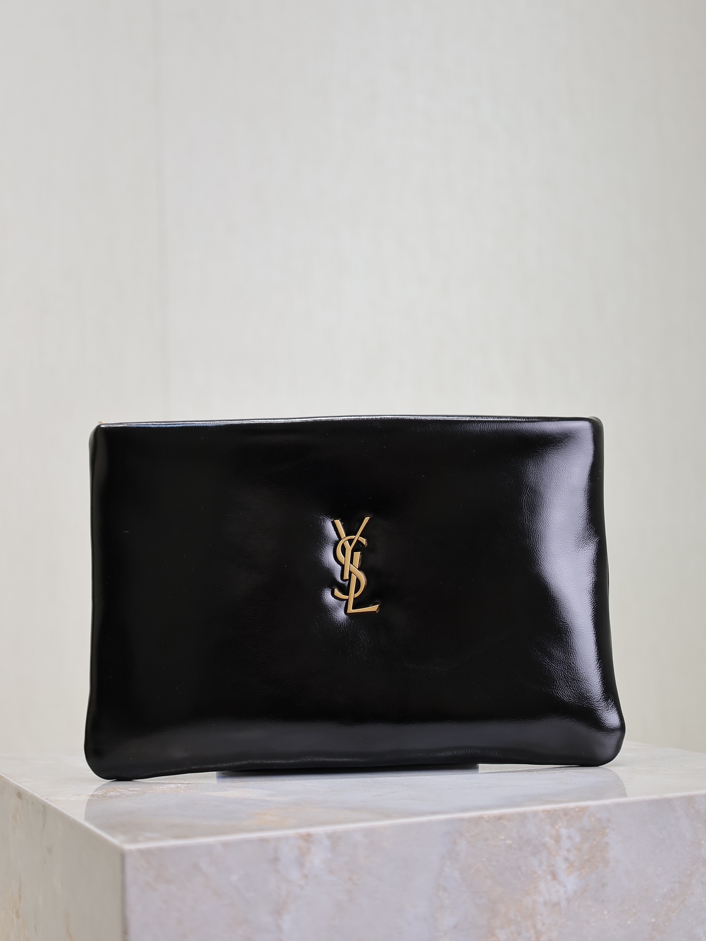 サンローラン「Saint Laurent」CALYPSO オイルドレザー クラッチバッグ