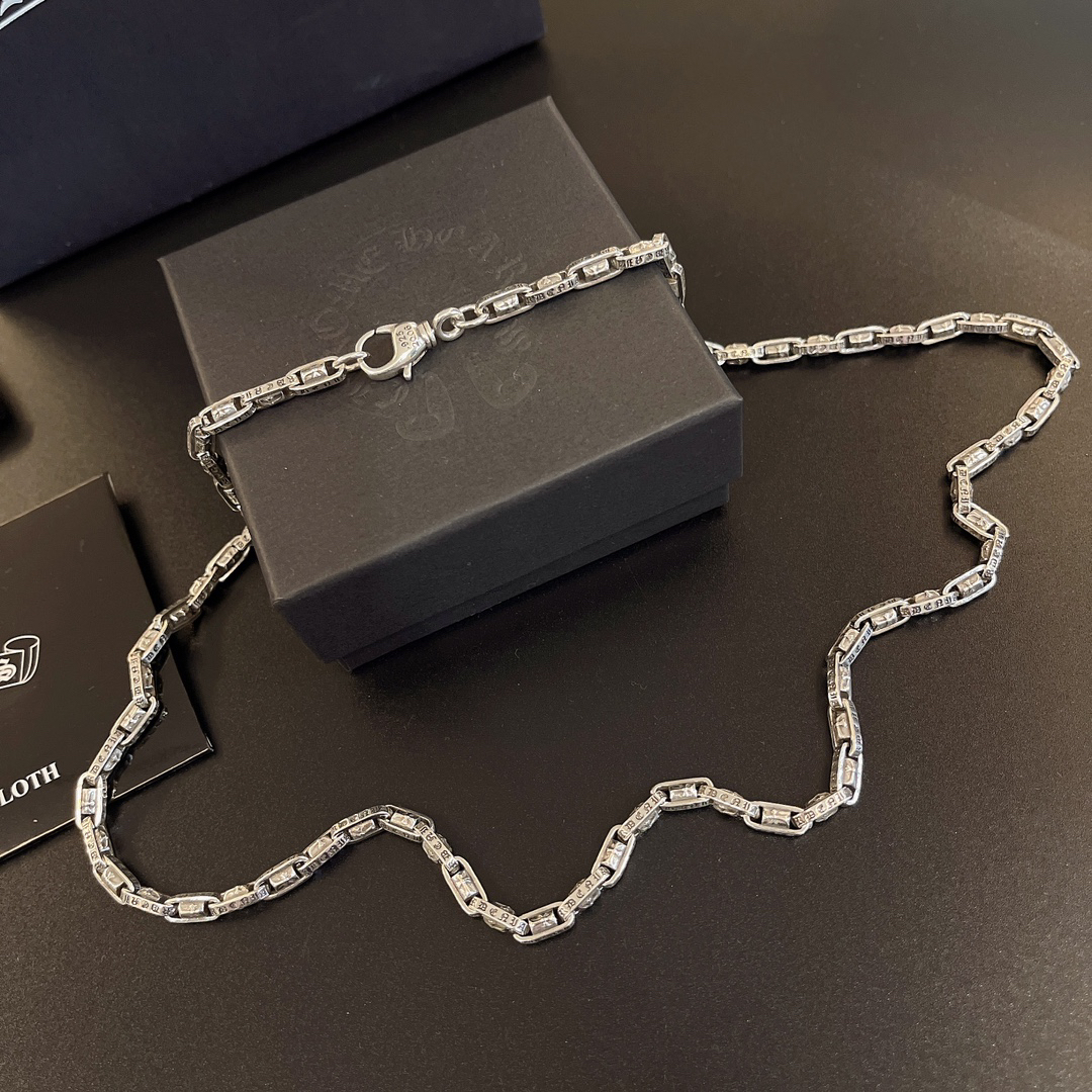 クロムハーツ「Chrome Hearts」のクラシックネックレス - 日常に上品なアクセントを添えるユニセックスモデル