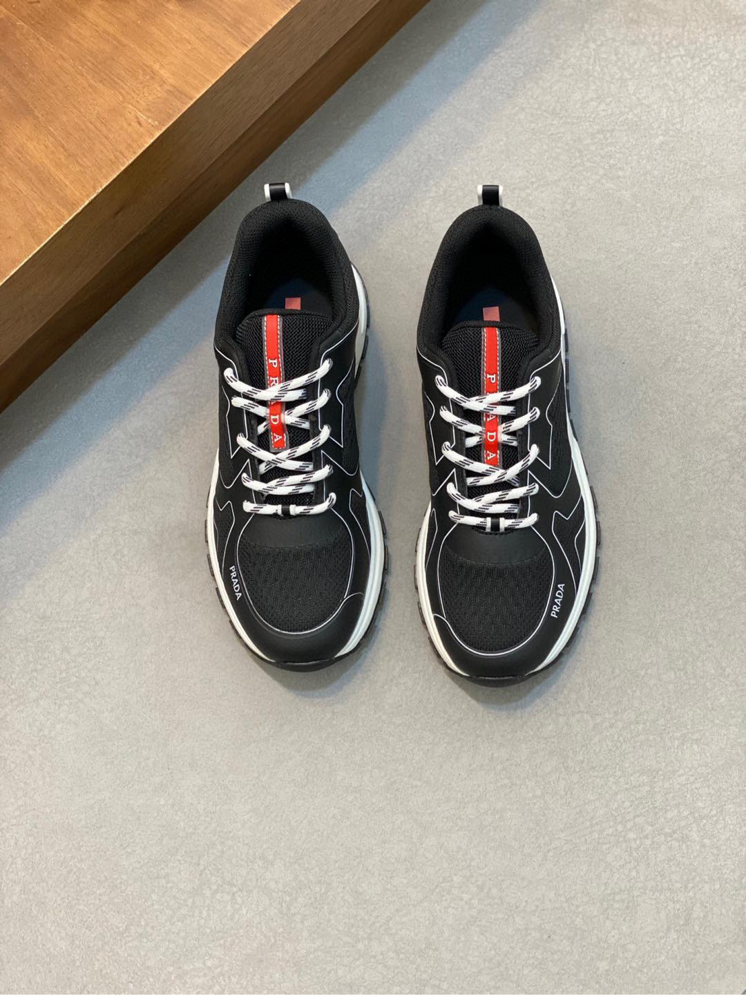 プラダ［Prada］Downtown レザースニーカー