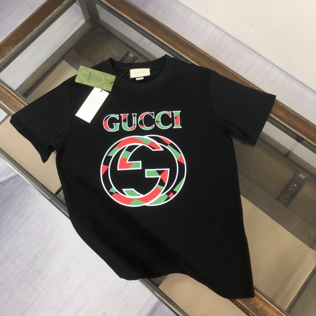グッチ「Gucci」2025サマーコレクション ロゴプリント クルーネックTシャツ