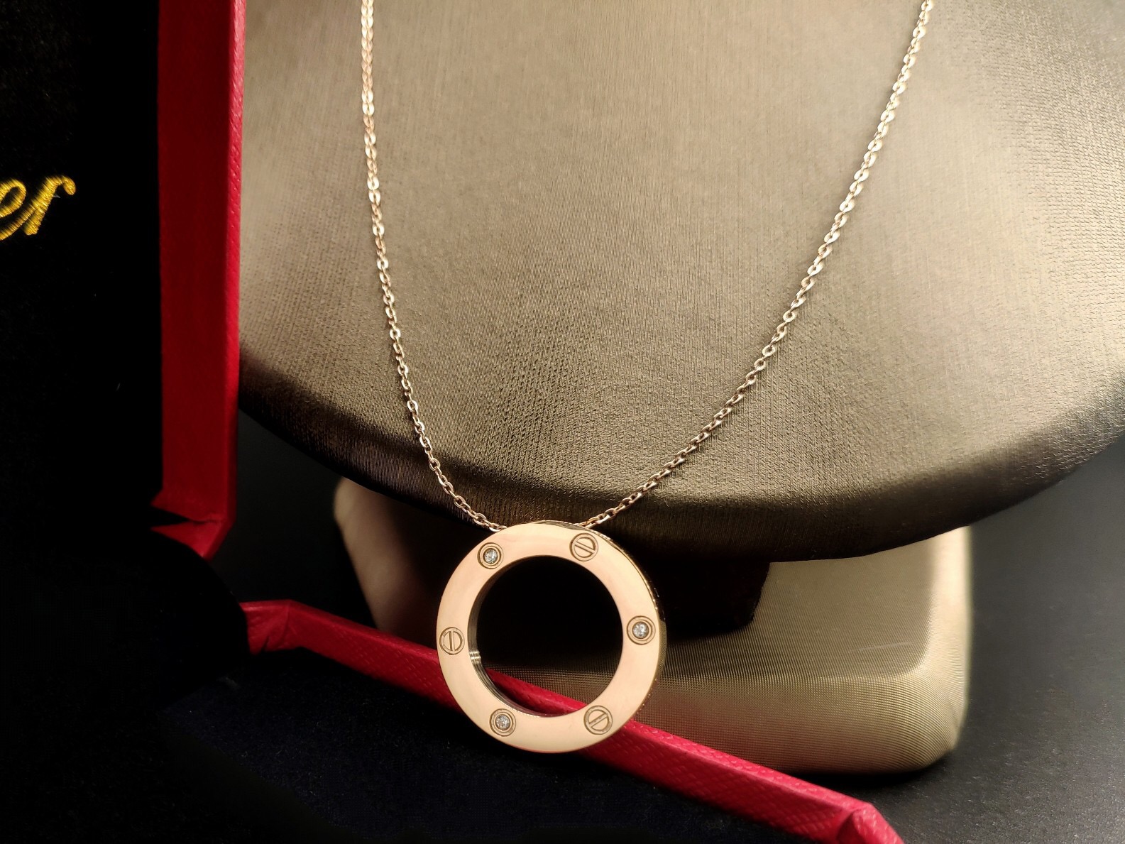 カルティエ「Cartier」ラブ ディスク ダイヤモンド ペンダント ネックレス