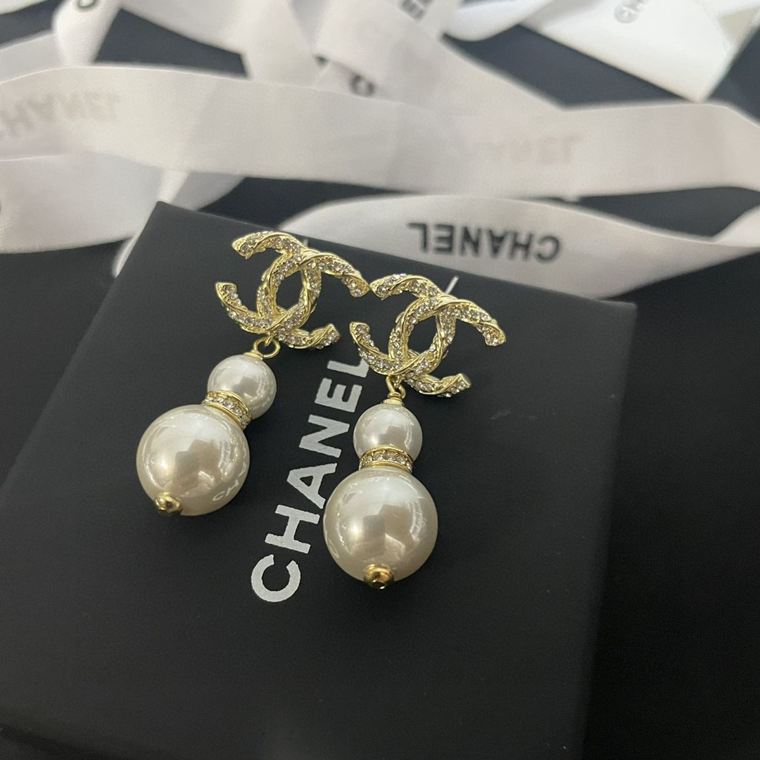 シャネル「Chanel」ひょうたん＆ツイスト クリスタル ピアス