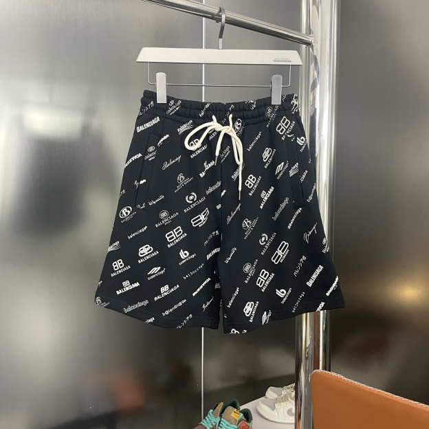 バレンシアガ「Balenciaga」ヘビーウォッシュ＋インディゴ染め＋フルロゴプリントショートパンツ