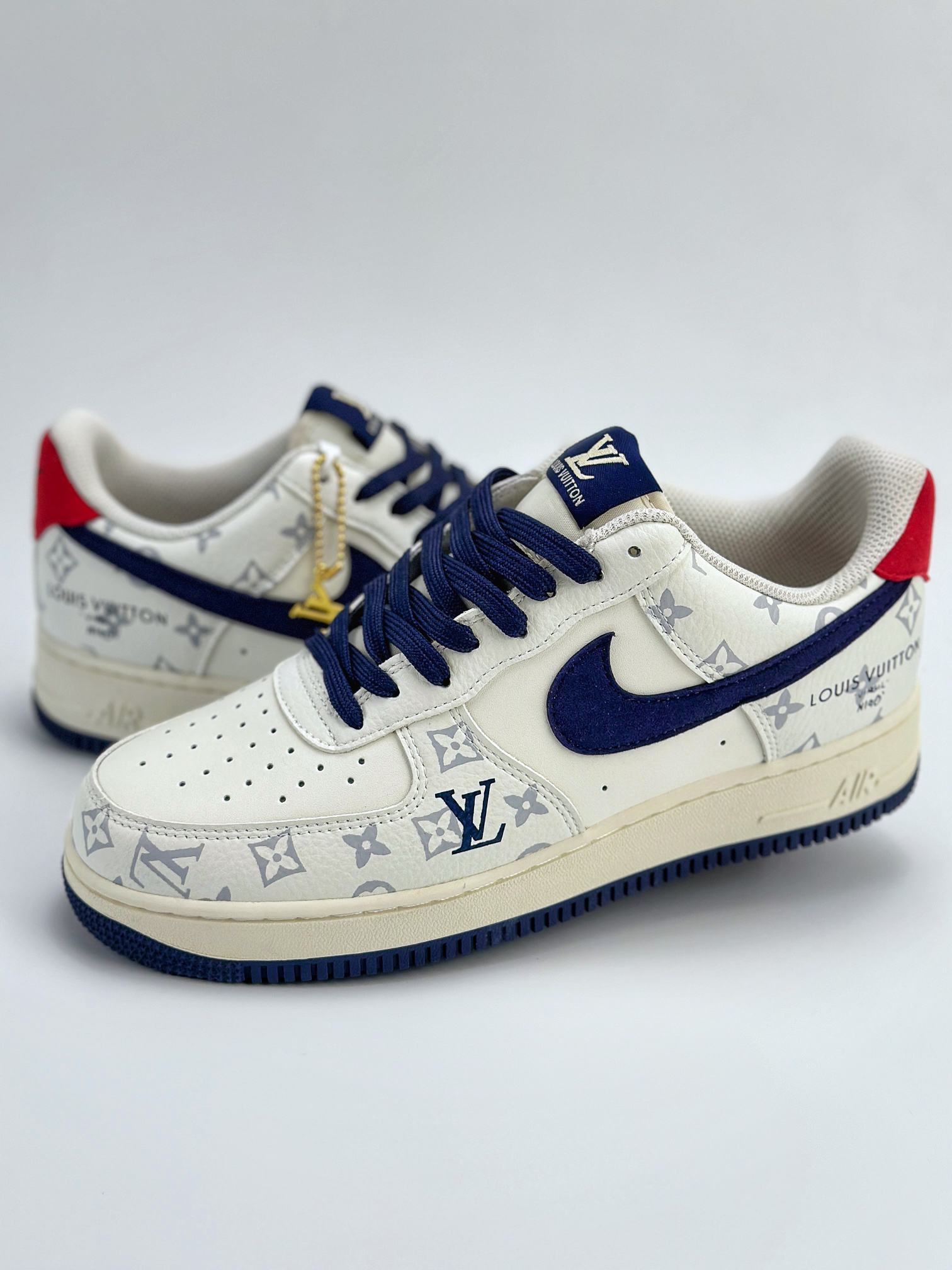 「コラボモデル」Louis Vuitton x Nike Air Force 1 Low スニーカー