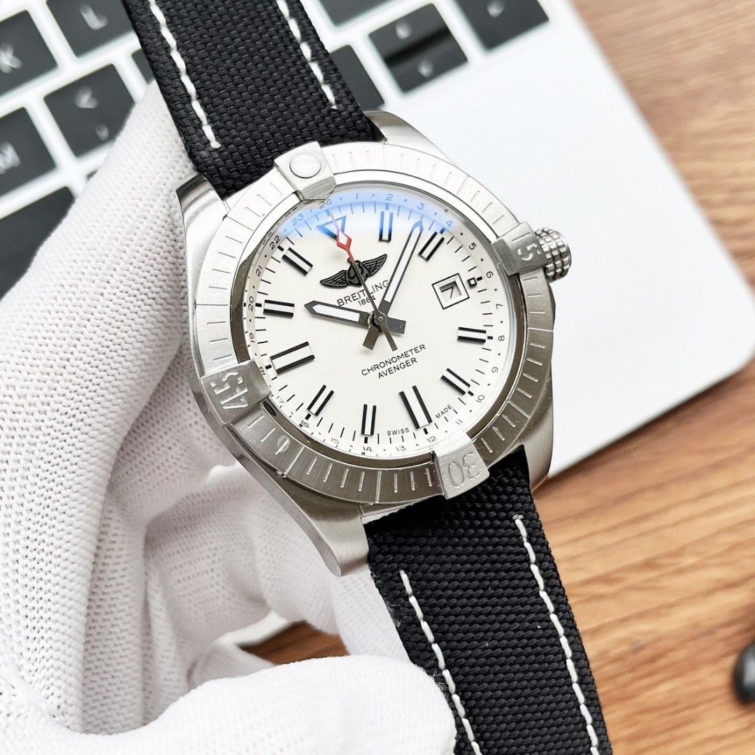 ブライトリング［Breitling］アベンジャー オートマティック43mm 腕時計