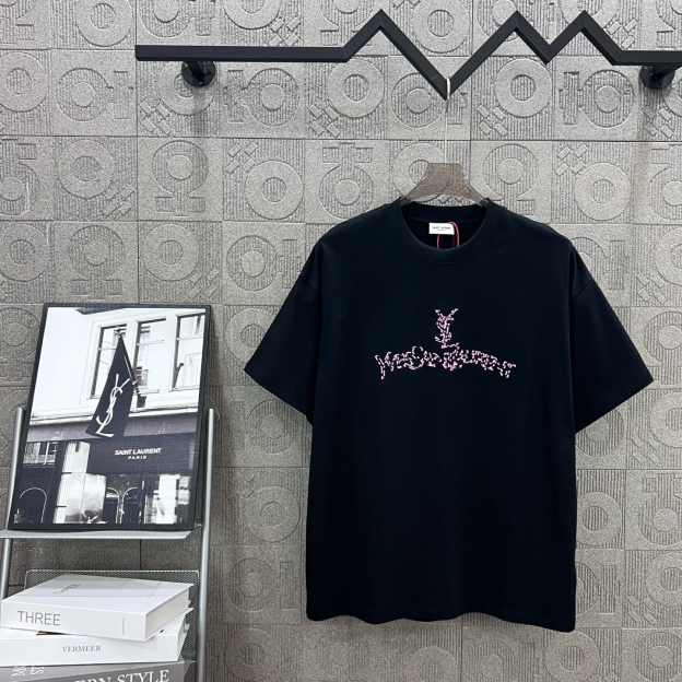 サンローラン「Saint Laurent」マルチカラー 3D刺繍ロゴ Tシャツ