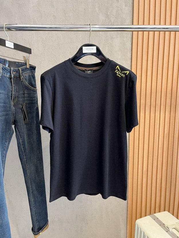 フェンディ「Fendi」25SS 春夏新作 フロントロゴ プリント ショートスリーブTシャツ