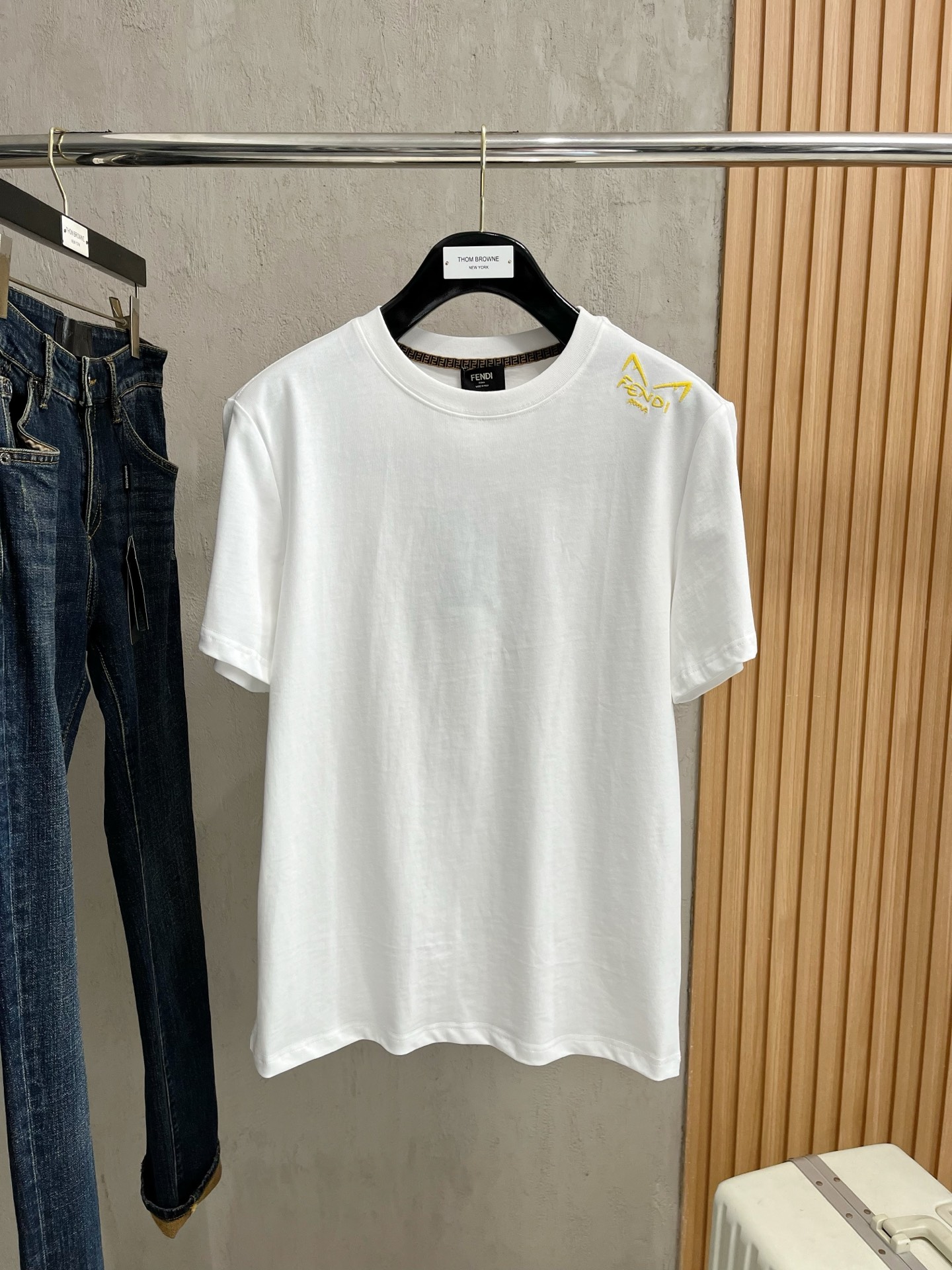 フェンディ「Fendi」25SS 春夏新作 フロントロゴ プリント ショートスリーブTシャツ