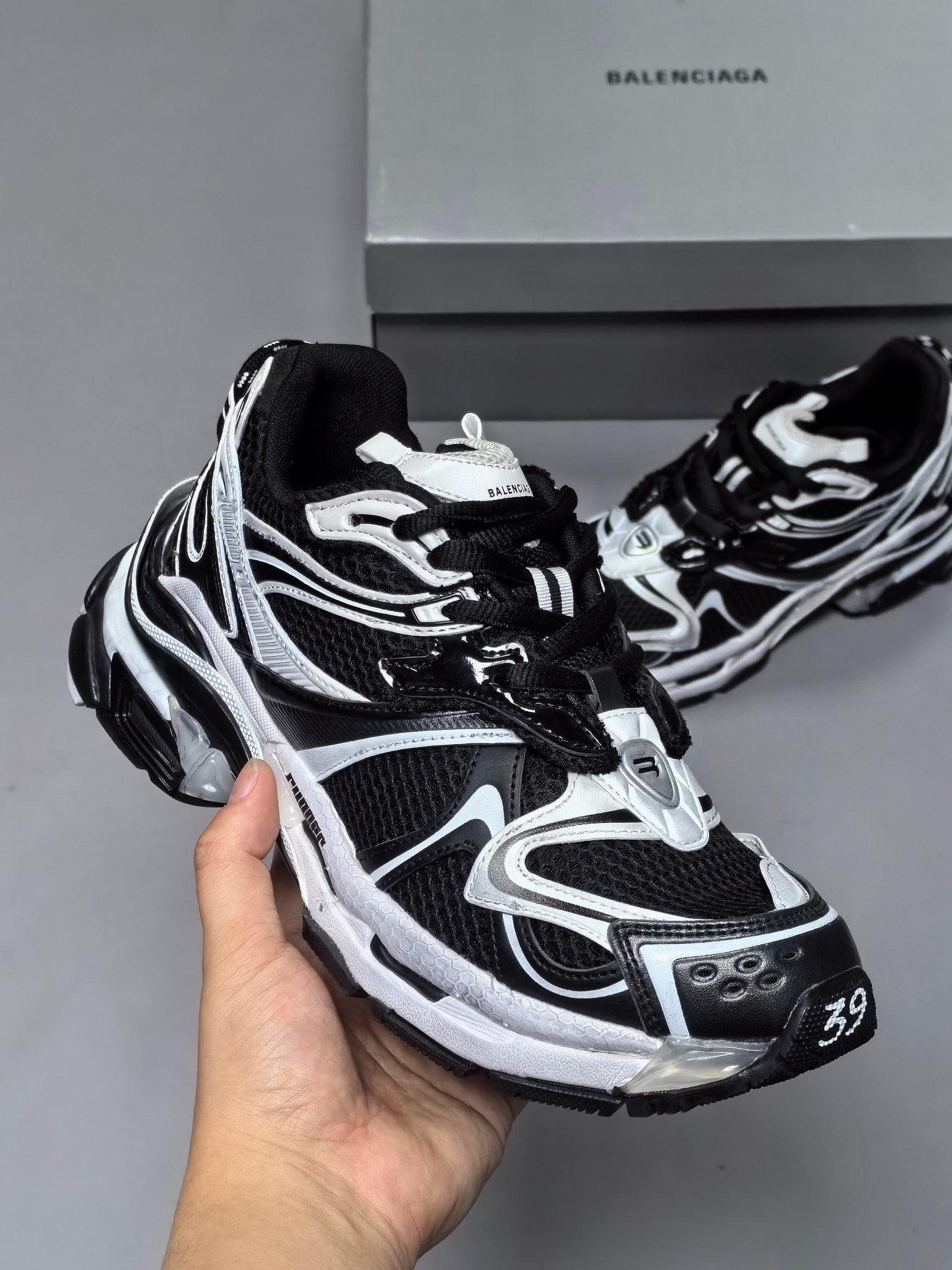 バレンシアガ「Balenciaga」Runner-2 破坏風 リバーシブル スニーカー