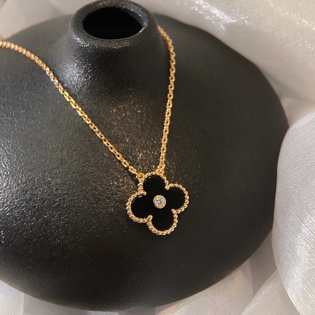 ヴァン クリーフ＆アーペル「Van Cleef & Arpels」Alhambra ダイヤモンド 四つ葉 ペンダント38～42cm