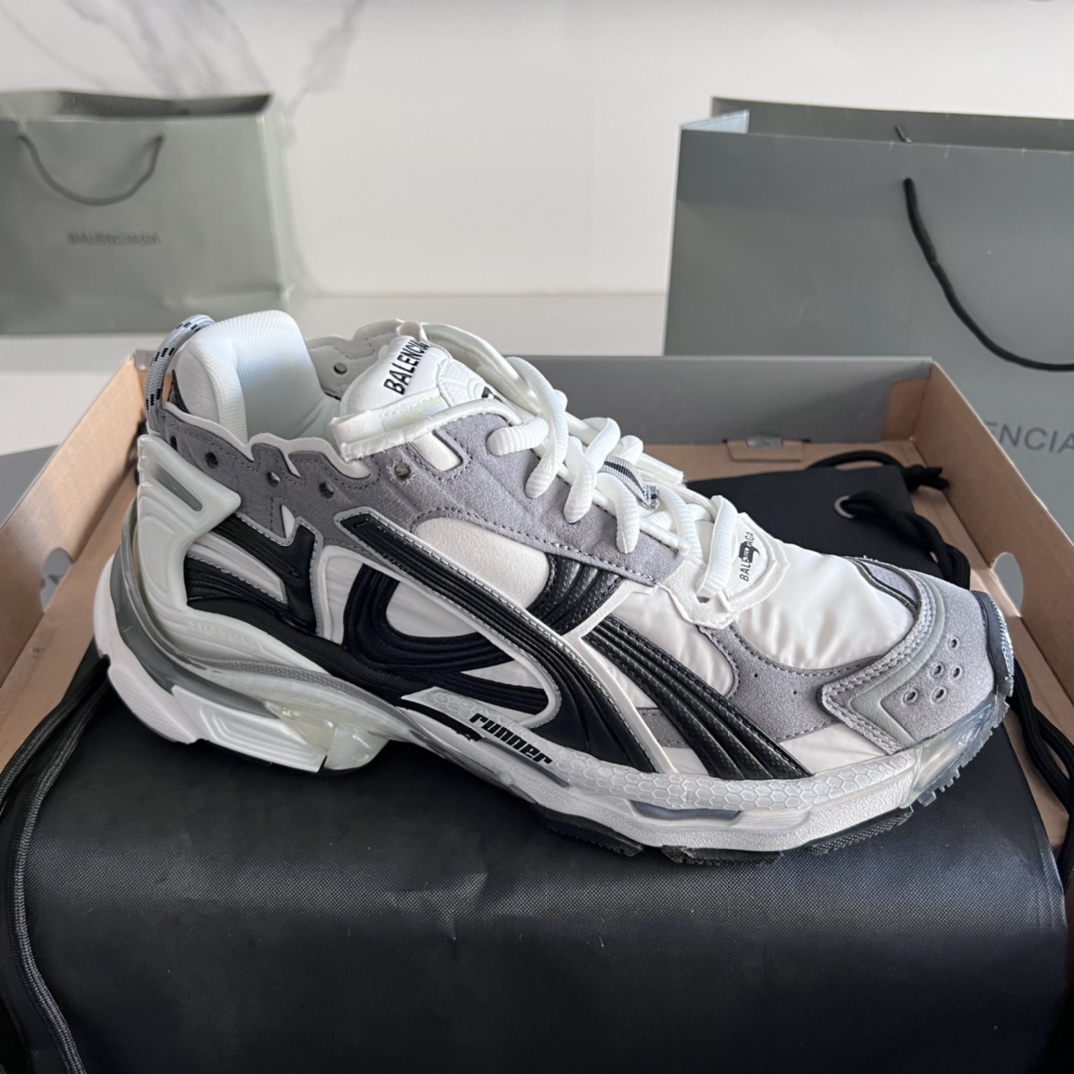 バレンシアガ「Balenciaga」Paris 7.5 Runner Grafhti スニーカー