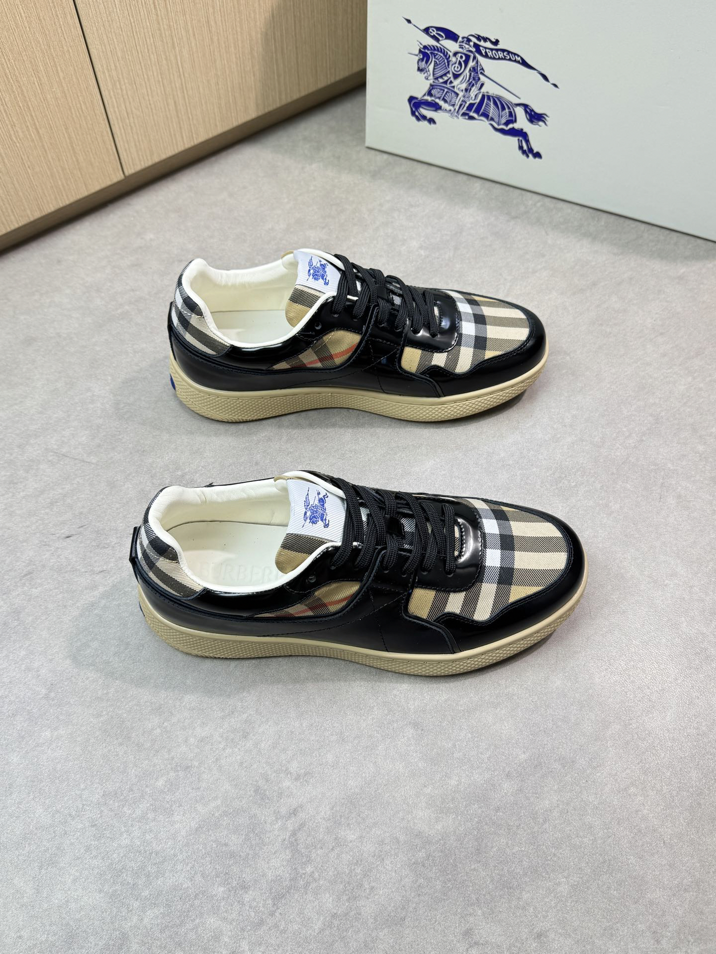 バーバリー「Burberry」ボーアベア ハウスチェック スニーカー メンズ