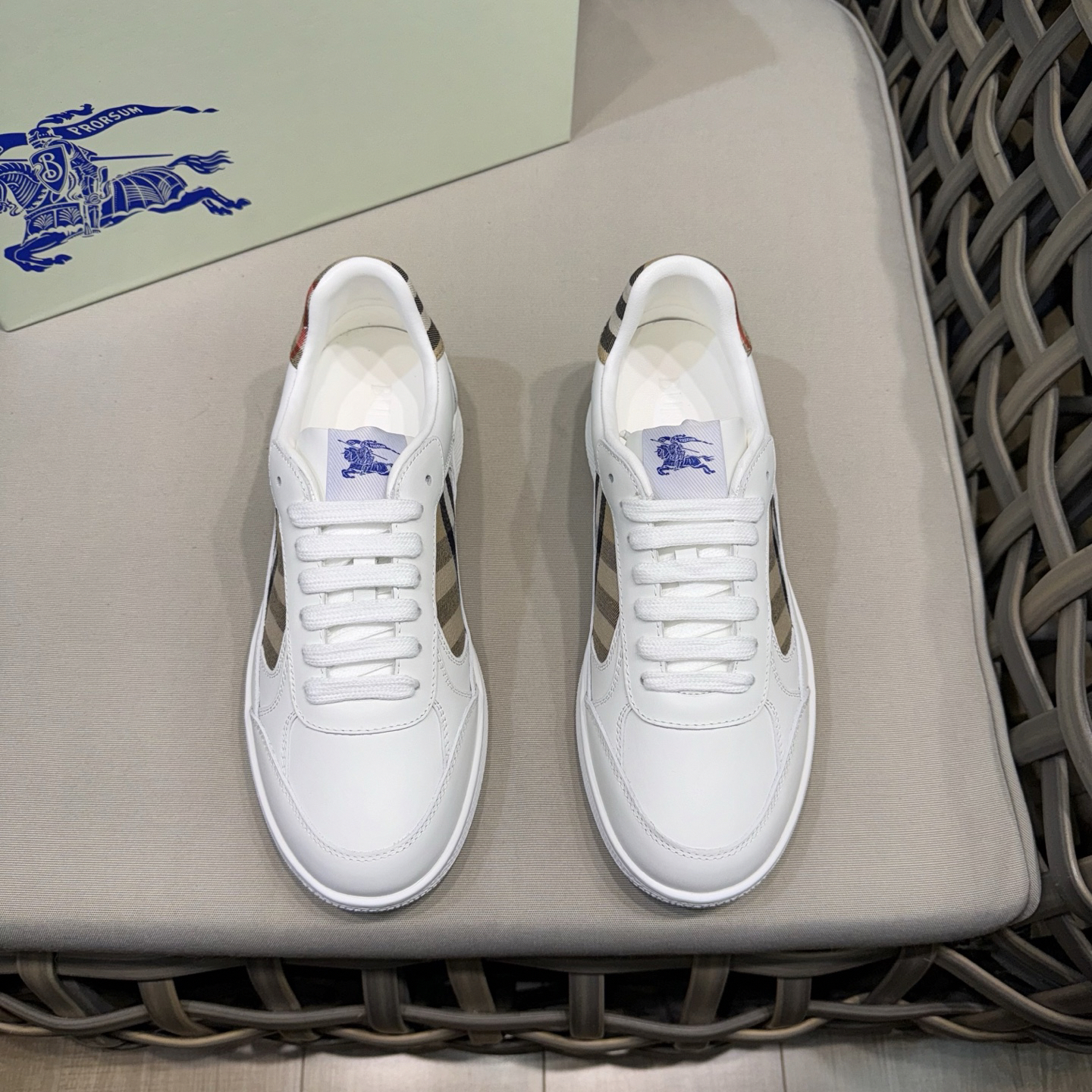 バーバリー「Burberry」TBクラシック ロー メンズ クラシック ローカット スニーカー