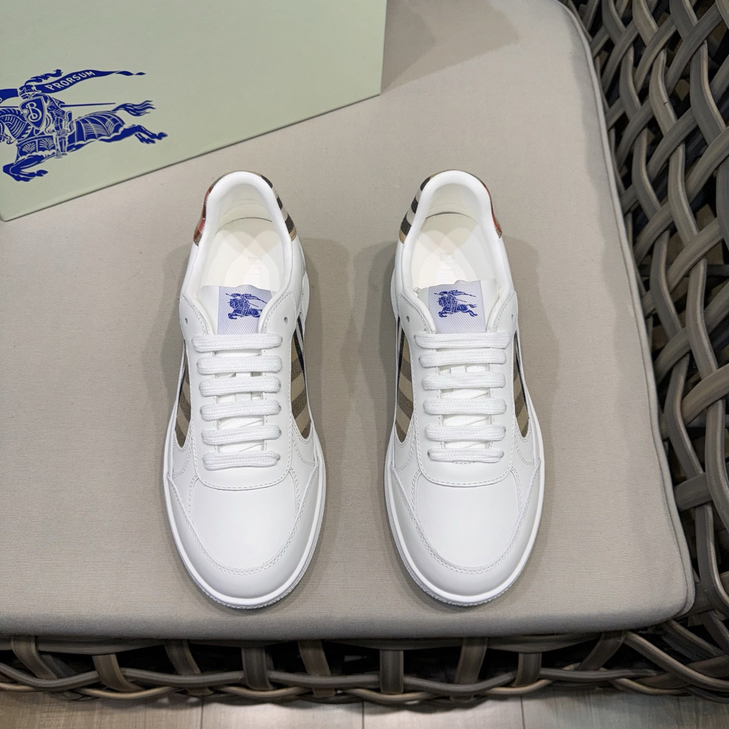 バーバリー「Burberry」TBクラシック ロー メンズ クラシック ローカット スニーカー