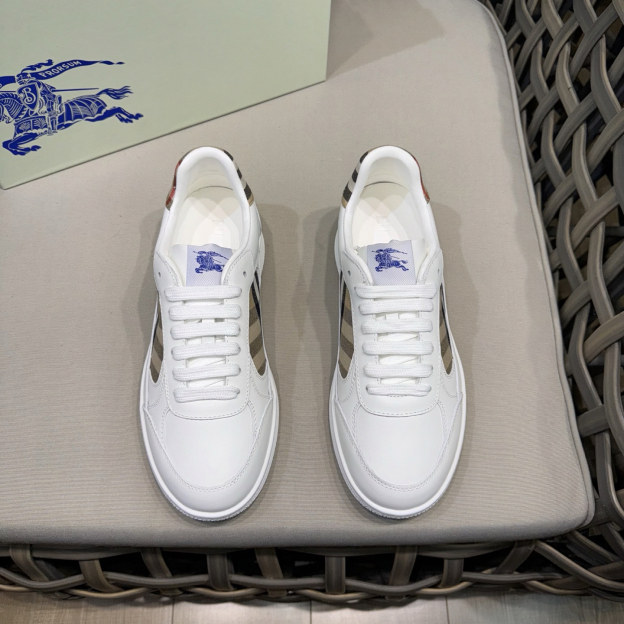 バーバリー「Burberry」TBクラシック ロー メンズ クラシック ローカット スニーカー