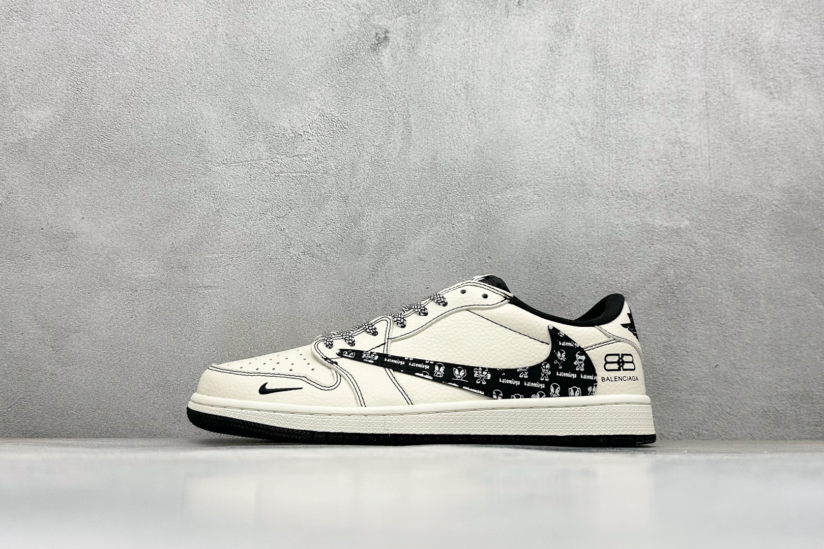 「コラボモデル」Travis Scott x Nike  x Burberry Air Jordan 1 Low 'Cream White' スニーカー