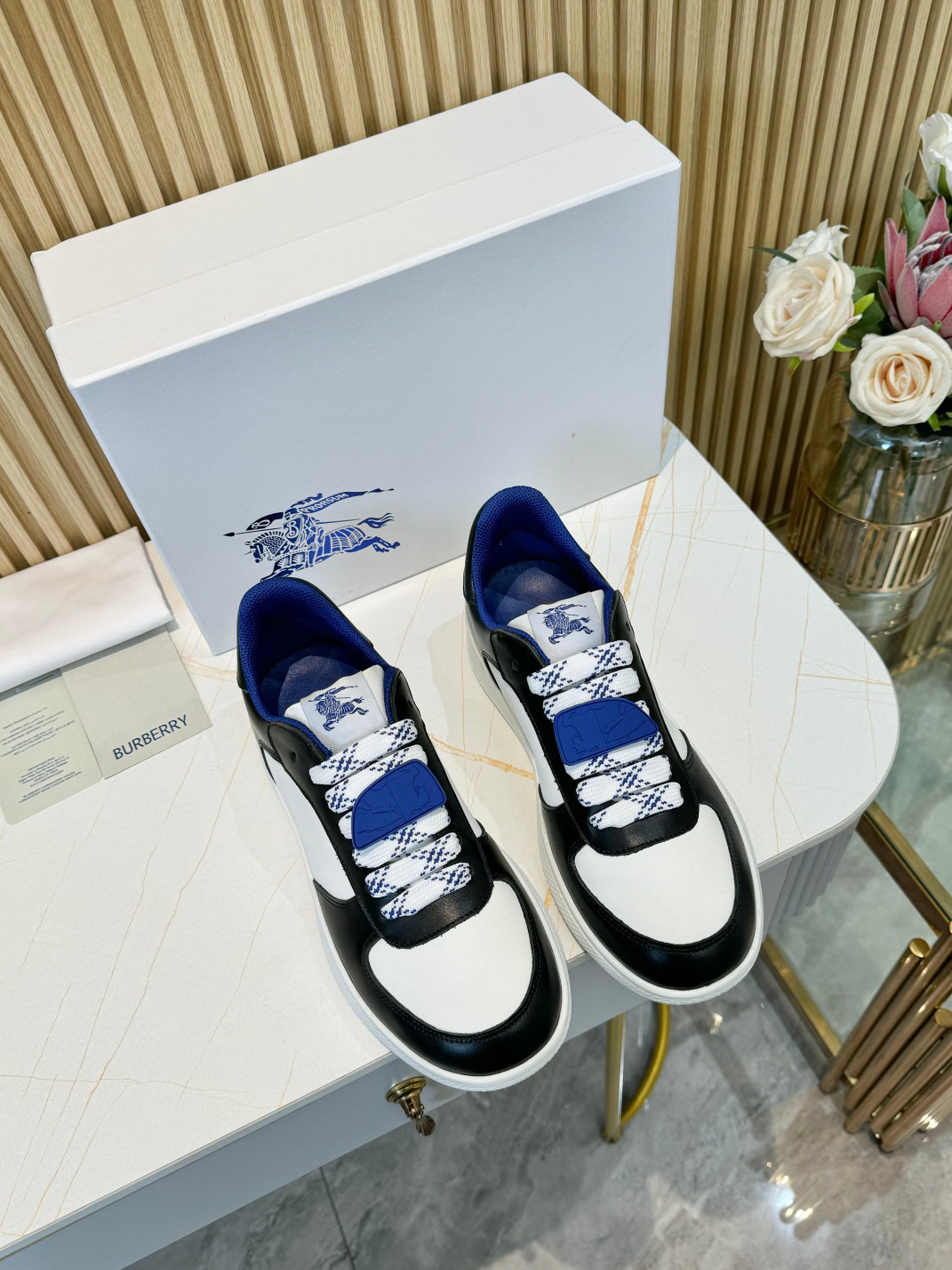 バーバリー「Burberry」Mackford マルチファンクションショルダーバッグ