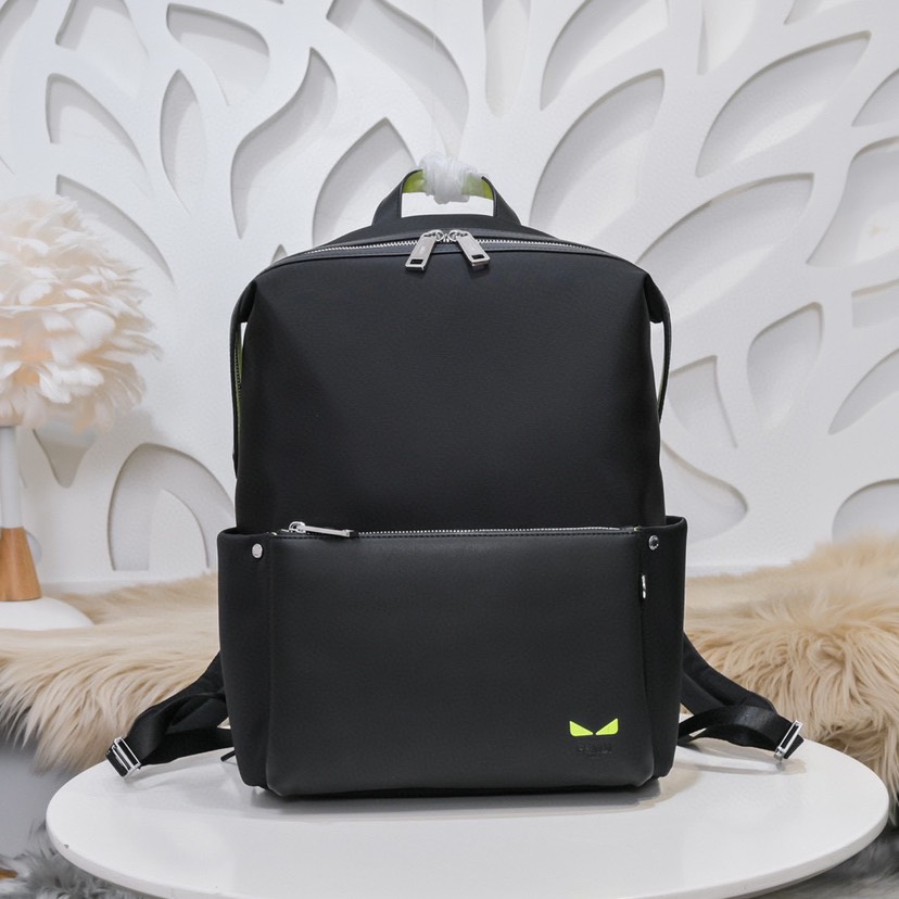 フェンディ「Fendi」 ストライク メンズ ラージ バックパック