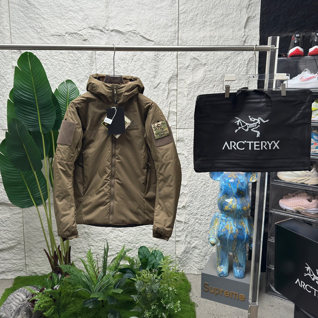 アークテリクス「ARC'TERYX」ミリタリーグレード ウィンター ウィンドプルーフ ソフトシェル ジャケット