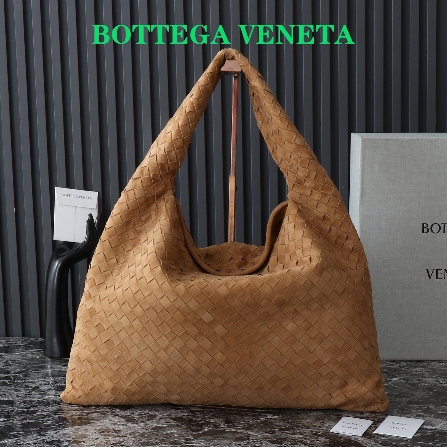 ボッテガ・ヴェネタ「Bottega Veneta」2025年 Hop ラージトートバッグ