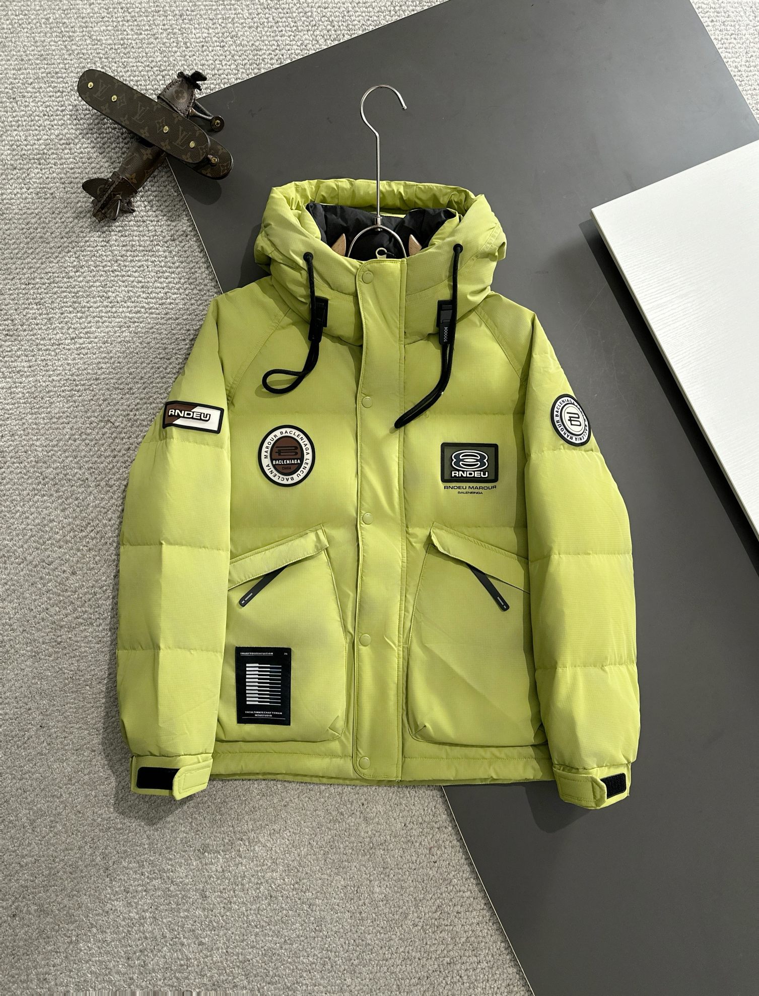 バレンシアガ「Balenciaga」‌2024秋冬最新ダウンジャケット