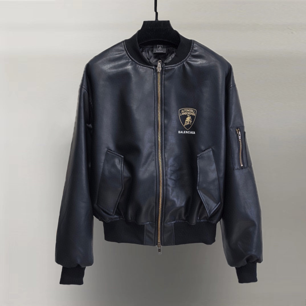 バレンシアガ「Balenciaga」‌ × AUTOMOBILI LAMBORGHINI シールドエンブレム レザージャケット